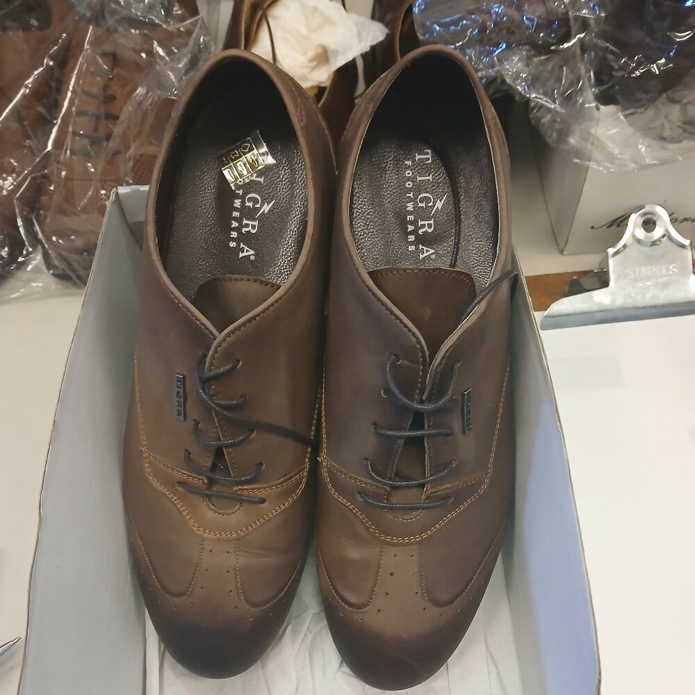 Leather walking shoes in a puce color. New and Unworn.